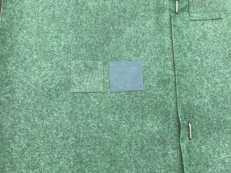 左が新しいシール（とことんシール）で、右側が従来のピンシールです。