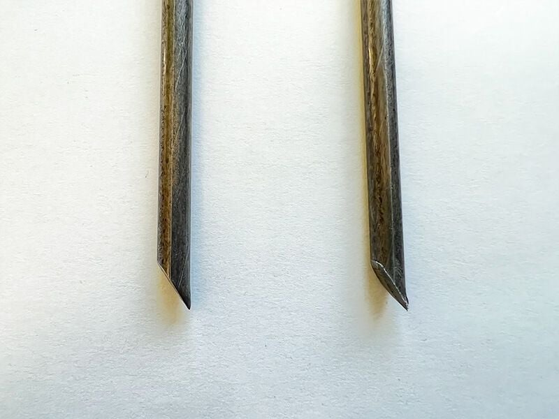 先端が鋭利なのでストレスなく防草シートに打ち込むことができます。